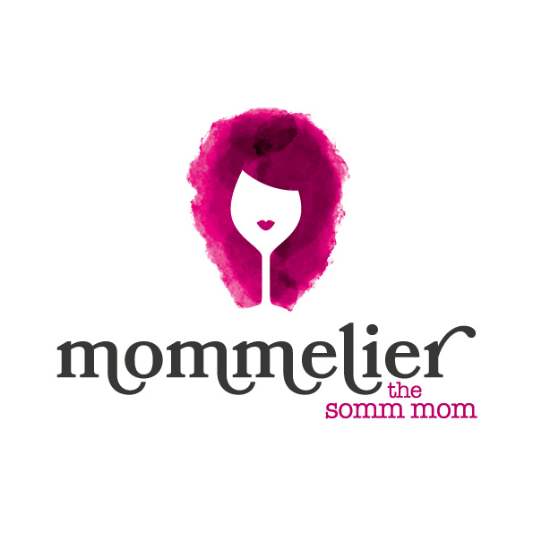 媽媽就需要一杯葡萄酒的水彩標志設計