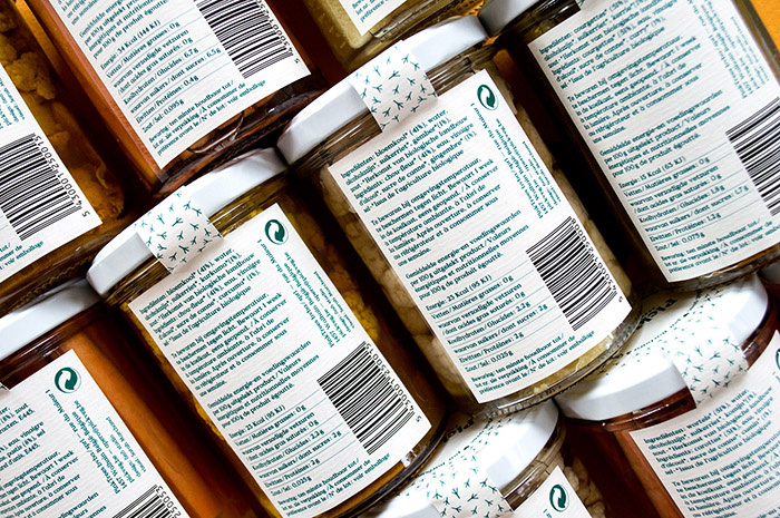 PickVeg 開(kāi)胃咸菜泡菜休閑食品包裝設(shè)計(jì)，減輕生活壓力的小雞嘻哈插畫(huà)風(fēng)格