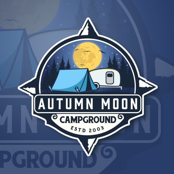大膽的對比色會徽logo設計-帳篷和滿月反對森林背景的徽標logo