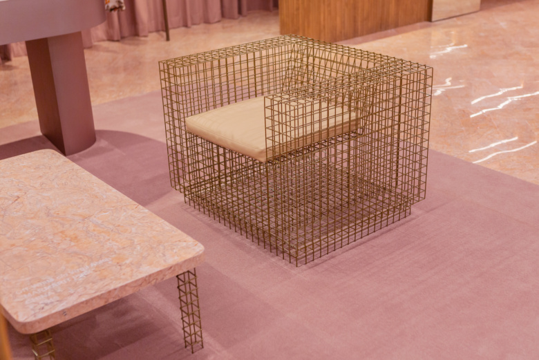 Off-White精品女裝服飾店鋪空間設計，洋溢粉紅色女性氣息