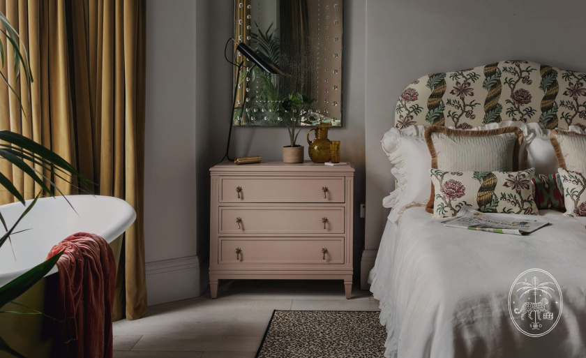 Trove 家具品牌logo設計。由豹+棕櫚樹+鑰匙組合而成