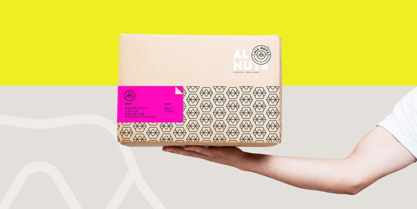 大膽的包裝設(shè)計(jì)，這款包裝設(shè)計(jì)超大膽，完美采用電動(dòng)粉紅色