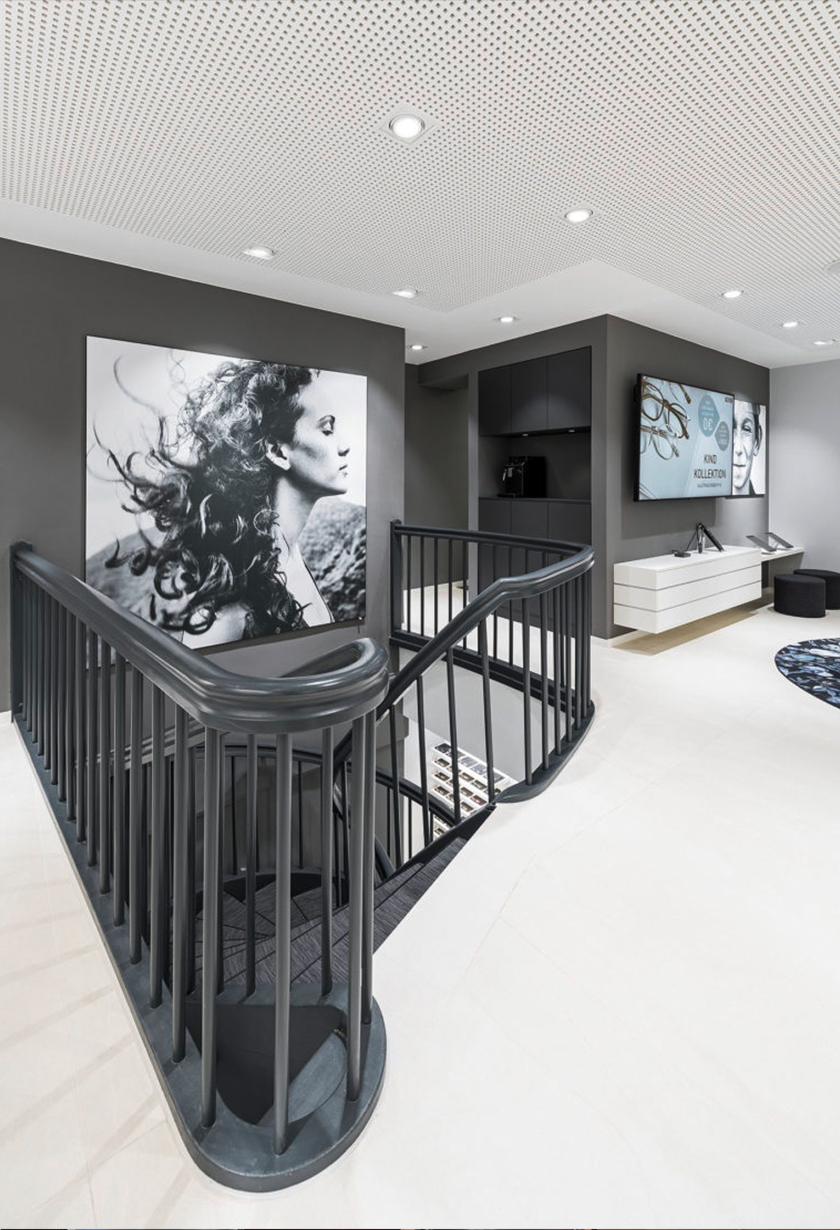 KIND 眼鏡旗艦店店鋪設計，冷色淡灰風格