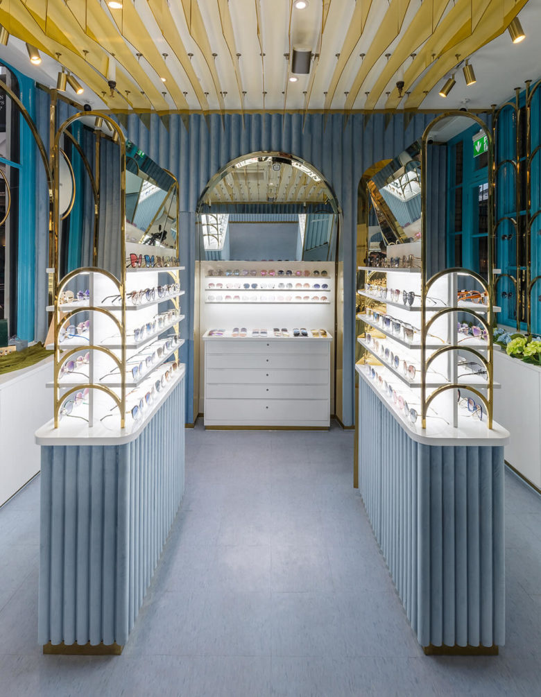 Art''''s Sake 眼鏡旗艦店店鋪空間設計，鏡面拋光黃銅和高光澤度白色木材