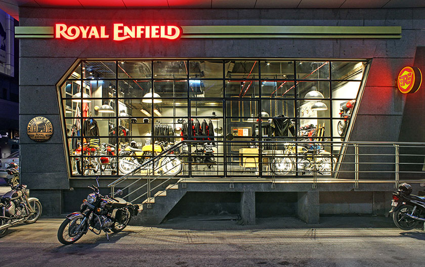 應用于商店門面的皇家恩菲爾德新標識