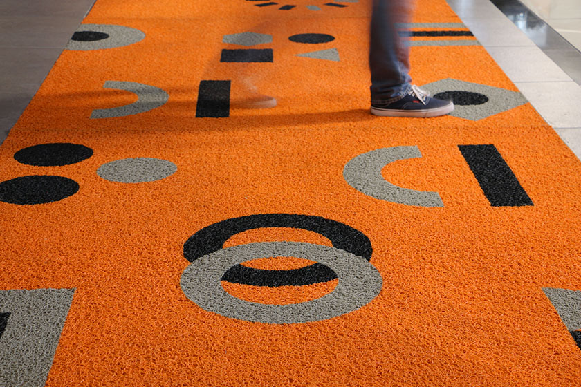 充滿活力激情與超現(xiàn)實(shí)主義的CINEBOX電影院品牌vi設(shè)計(jì)空間設(shè)計(jì)