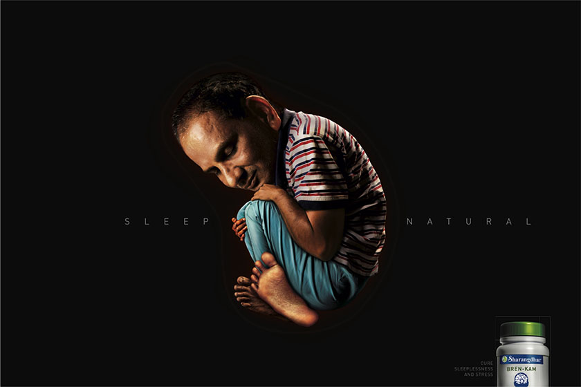 改善睡眠醫(yī)藥廣告設(shè)計(jì)，意境中讓成年人像子宮內(nèi)嬰兒一樣自然入睡