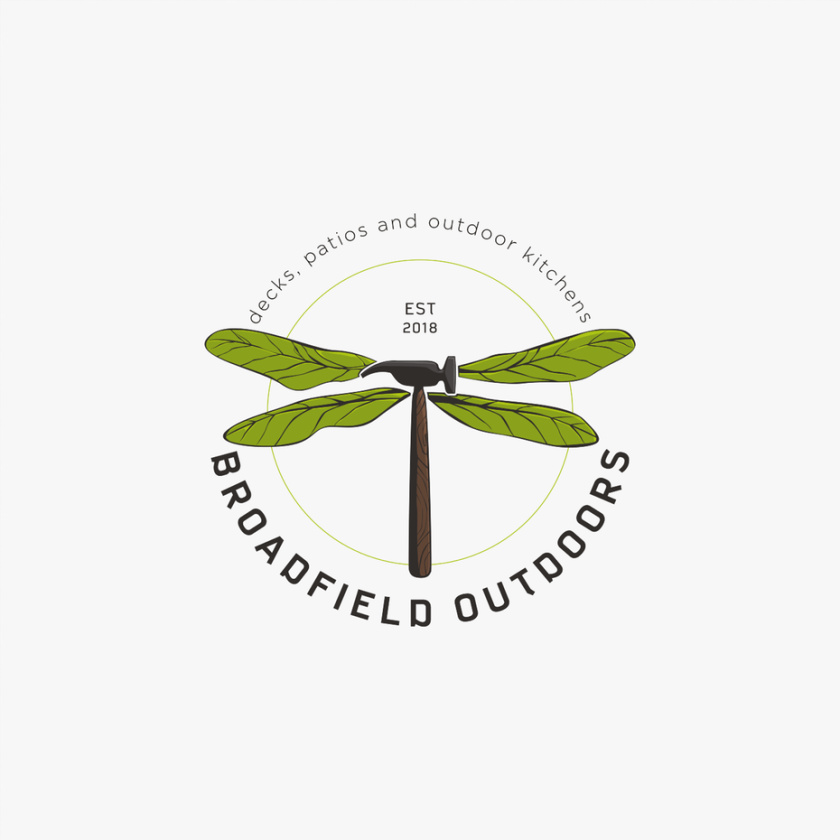 有趣的建筑標志設計-長長的綠色蜻蜓翅膀的錘子