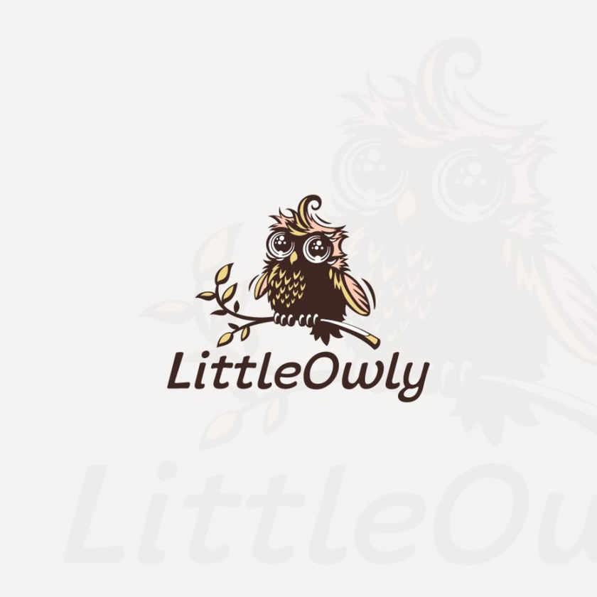 可愛的少兒特征logo設計-大眼睛貓頭鷹與文本“LittleOwly”的樹枝上，動物logo