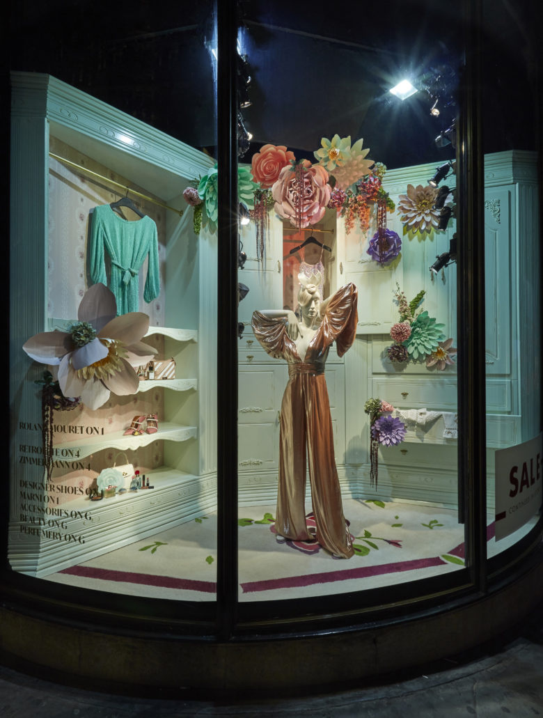 Harvey Nichol 服飾秋季新品櫥窗展示設計”復古風格“