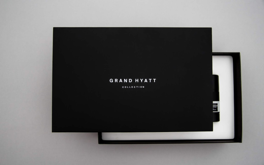 君悅檀香護膚品包裝設計“黑色經典”風格