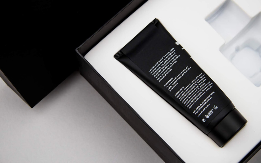 君悅檀香護膚品包裝設計“黑色經典”風格