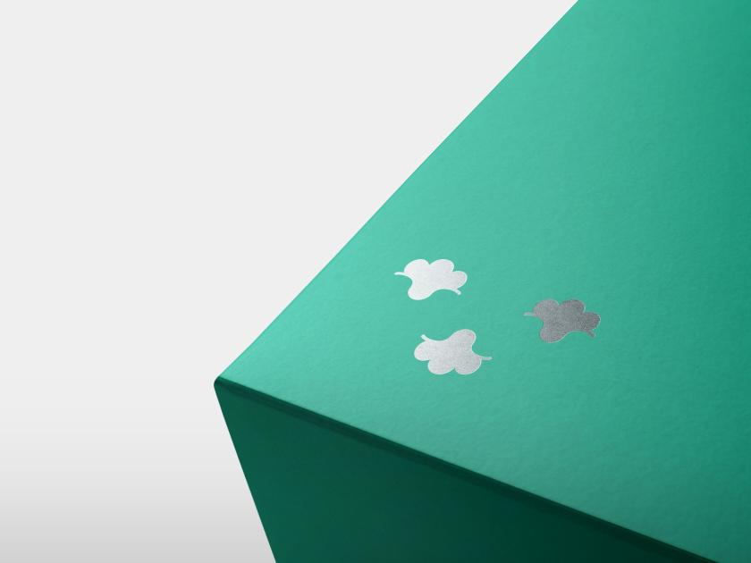 ELLAS珠寶品牌logo設計與品牌vi形象設計，三個花朵徽章