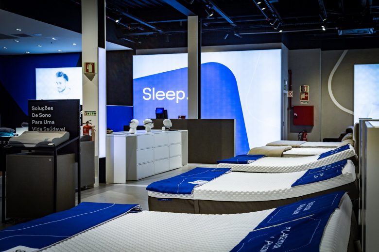 Sleep 8 床墊睡眠店鋪”藍(lán)色科技風(fēng)格“室內(nèi)零售空間創(chuàng)新設(shè)計