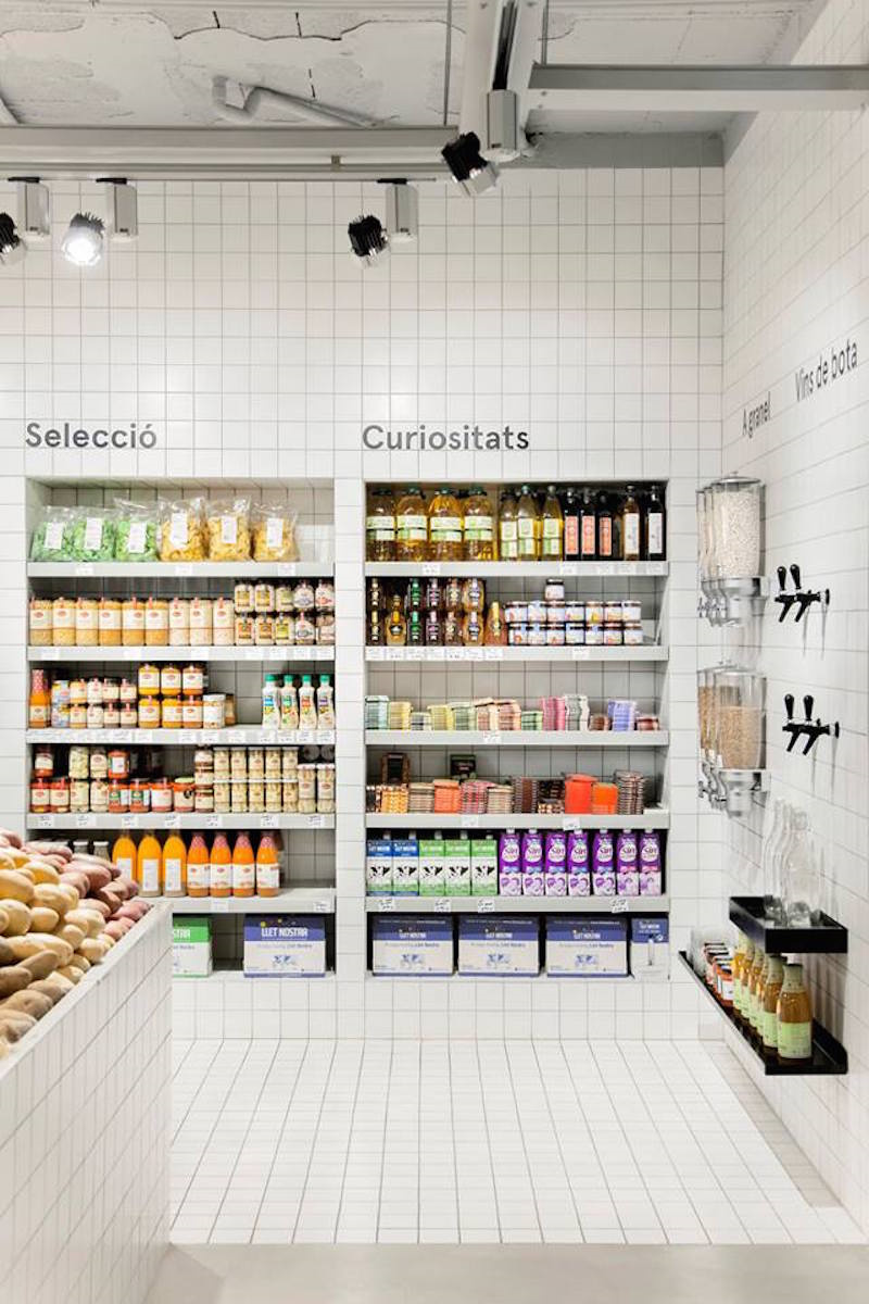 巴塞羅那Casa Nostra水果店店鋪空間設計“白色瓷磚”風格