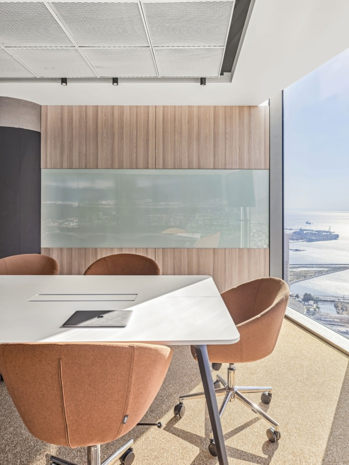 施耐德電氣辦公室室內空間設計，良好的開放辦公環境與隔音設計