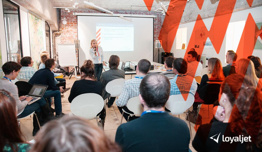 LoyalJet 航空服務公司企業飛機logo設計與閃電vi設計