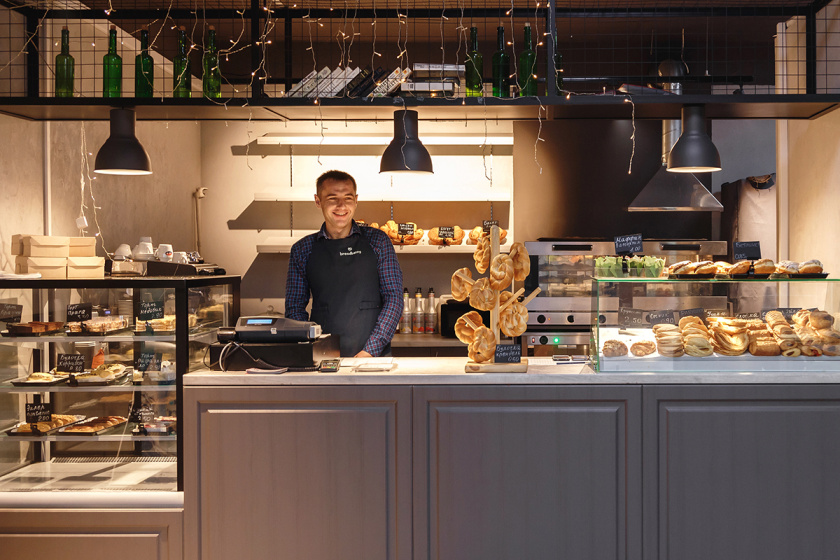 Breadberry連鎖面包店店品牌命名與心形logo設計