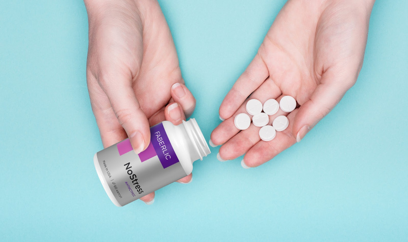 Faberlic 營養補充劑包裝設計，類似臺階的F字母符號，加銀色效果