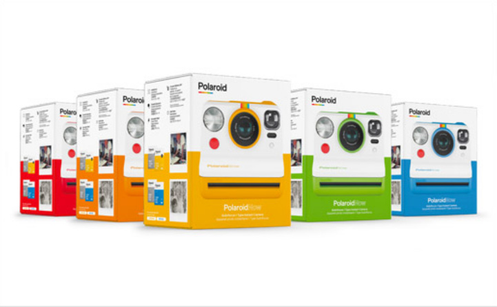 寶麗來相機(jī)公布統(tǒng)一的品牌命名與logo設(shè)計——帶有5個色條的設(shè)計