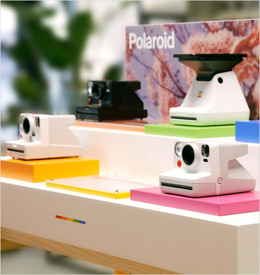 寶麗來相機(jī)公布統(tǒng)一的品牌命名與logo設(shè)計——帶有5個色條的設(shè)計