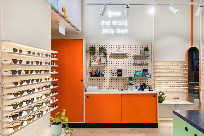 BN眼鏡店店鋪空間設計，方便容納與管理眾多產品sku