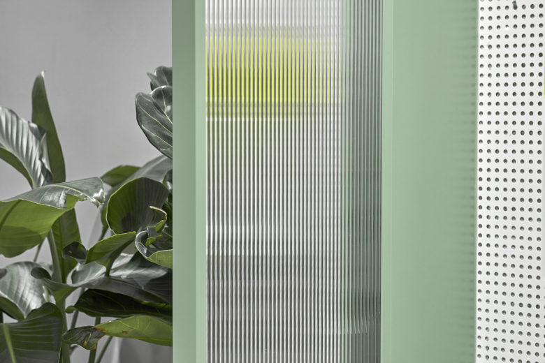 volley 休閑運(yùn)動(dòng)鞋專賣(mài)店店鋪設(shè)計(jì)，活力綠色+通透玻璃貨架設(shè)計(jì)