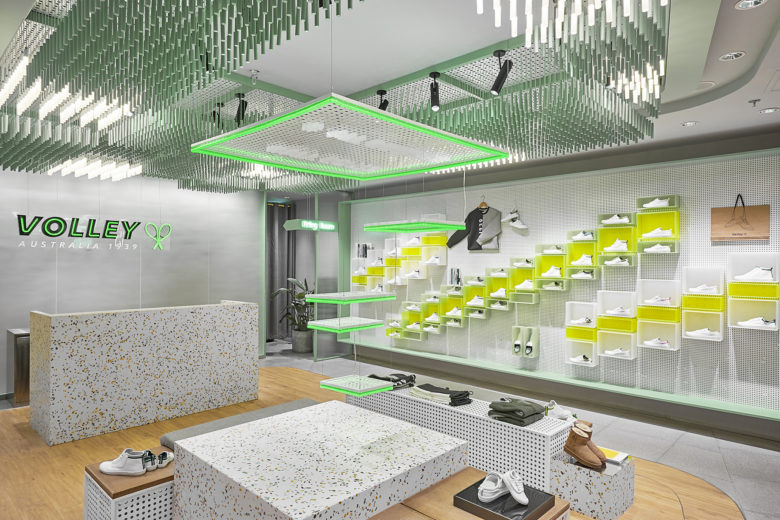 volley 休閑運(yùn)動(dòng)鞋專賣(mài)店店鋪空間設(shè)計(jì)，活力綠色+通透玻璃貨架設(shè)計(jì)