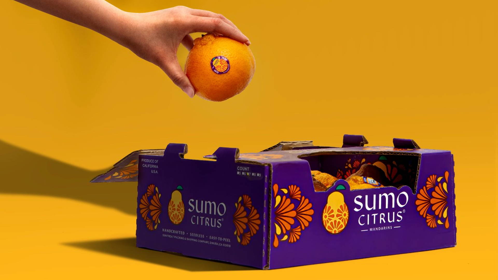 Sumo Citrus 橘子包裝箱設計靈感來自水果的獨特形狀和日式圖案