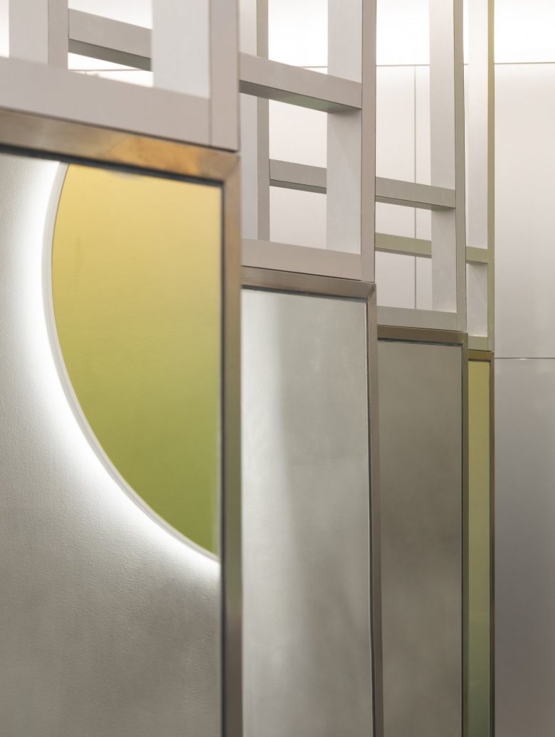 éclat Atelier美發沙龍店鋪空間設計“銀色墻壁太空時代外觀”