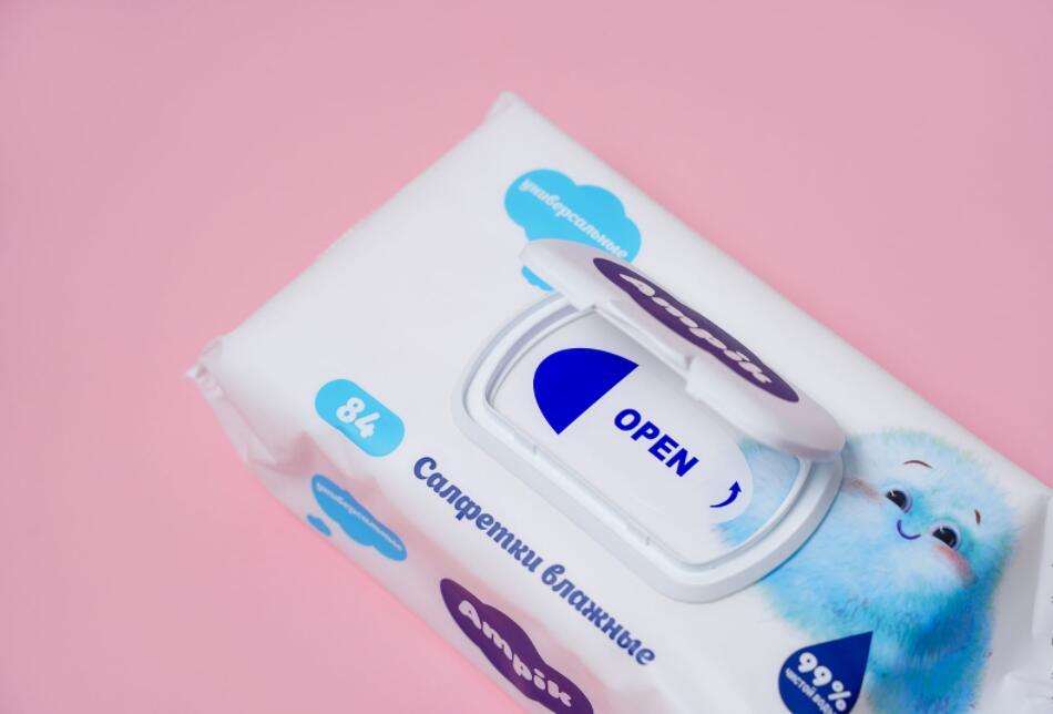 Ampik 安皮克消毒濕巾品牌命名與包裝設計，蓬松的云彩符號代表柔軟的棉花