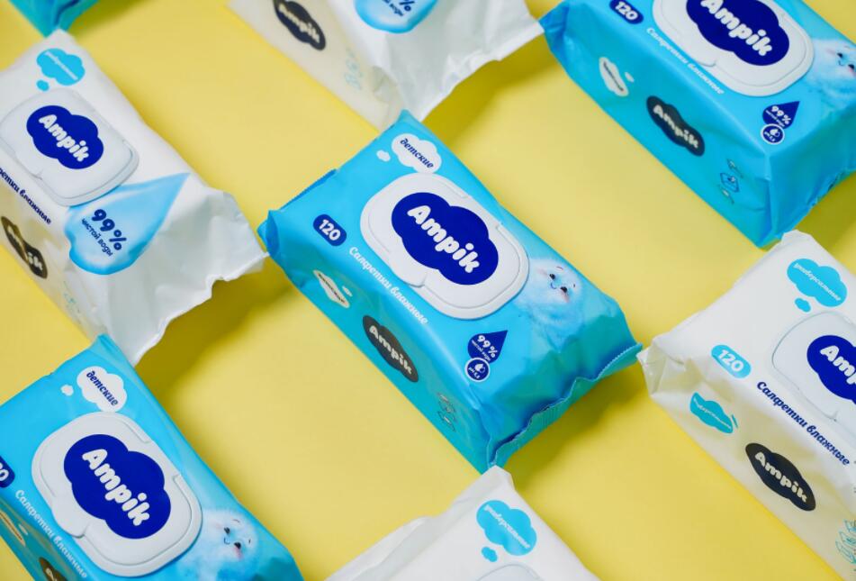 Ampik 安皮克消毒濕巾品牌命名與包裝設計，蓬松的云彩符號代表柔軟的棉花