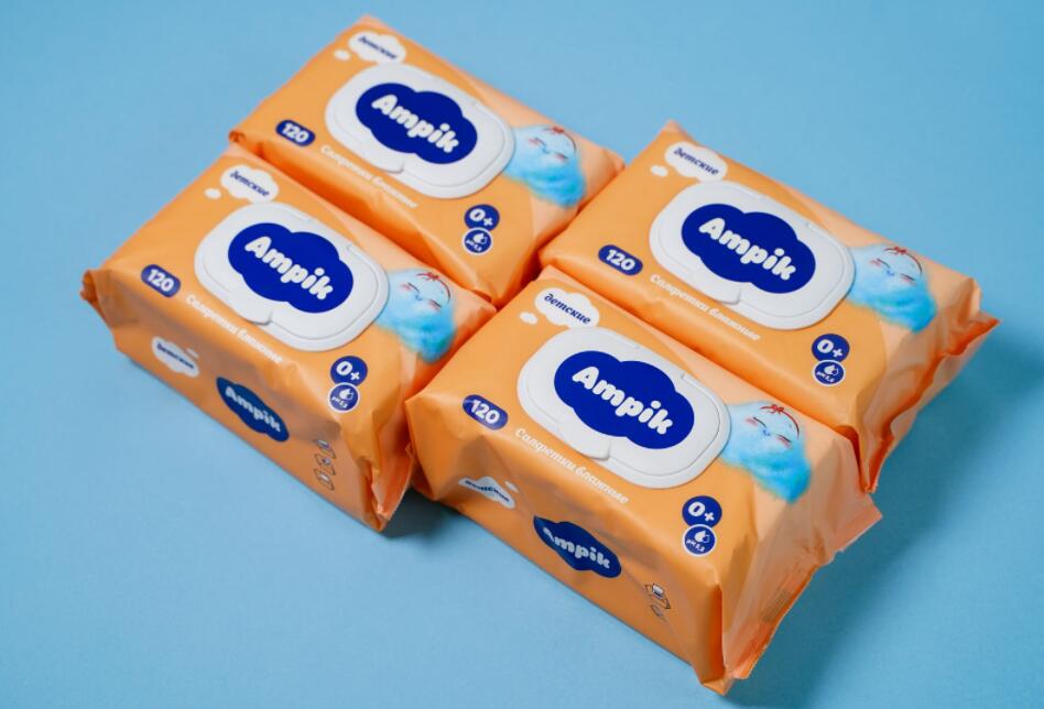 Ampik 安皮克消毒濕巾品牌命名與包裝設計，蓬松的云彩符號代表柔軟的棉花