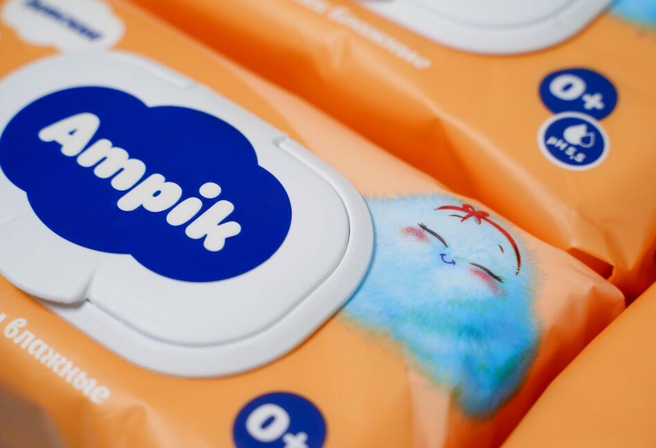 Ampik 安皮克消毒濕巾品牌命名與包裝設計，蓬松的云彩符號代表柔軟的棉花