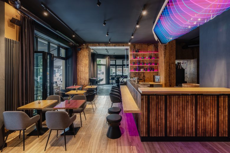 The Catch 日式酒吧餐廳空間設計“霓虹燈和漫畫”風格