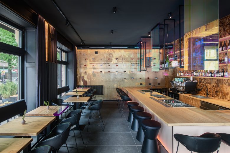 The Catch 日式酒吧餐廳空間設計“霓虹燈和漫畫”風格