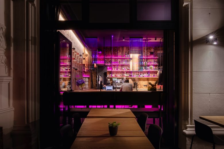 The Catch 日式酒吧餐廳空間設計“霓虹燈和漫畫”風格