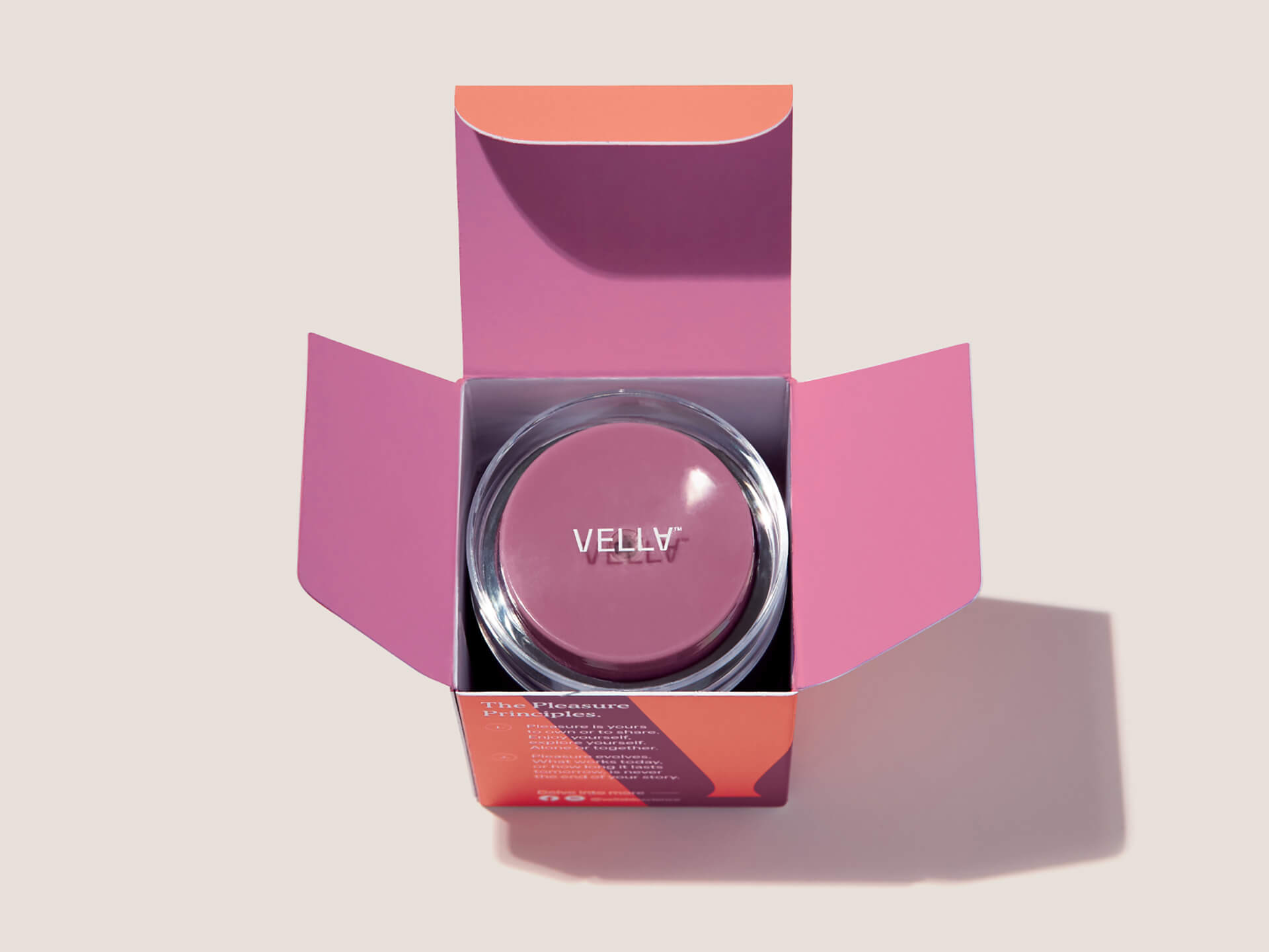 Vella女性愉悅精華素包裝設計，化妝品風格，突出v字母識別