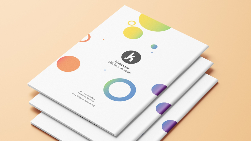 帕薩迪納Pasadena兒童空間博物館宣傳畫冊年度報告設計，圓形色彩環