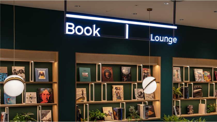 The Table 電信品牌vi視覺識別設計空間設計及導視，與桌子結合的長長的T型水平線元素