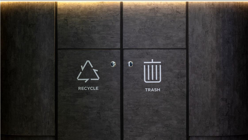 The Table 電信品牌vi視覺識別設計空間設計及導視，與桌子結合的長長的T型水平線元素