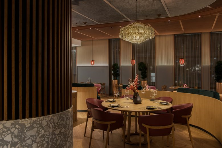 高級沙加爾餐廳餐飲室內(nèi)空間設計，藝術與奢華風格