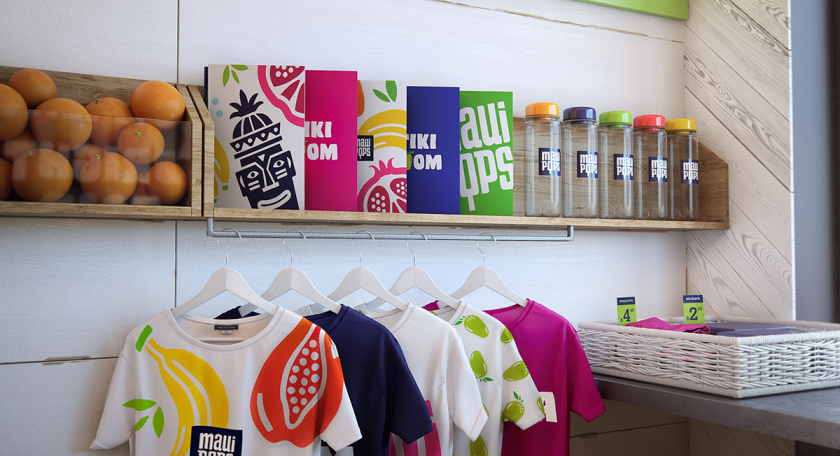 Maui Pops 冰淇淋店品牌logo設(shè)計(jì)店鋪室內(nèi)設(shè)計(jì)，活潑的夏威夷風(fēng)格