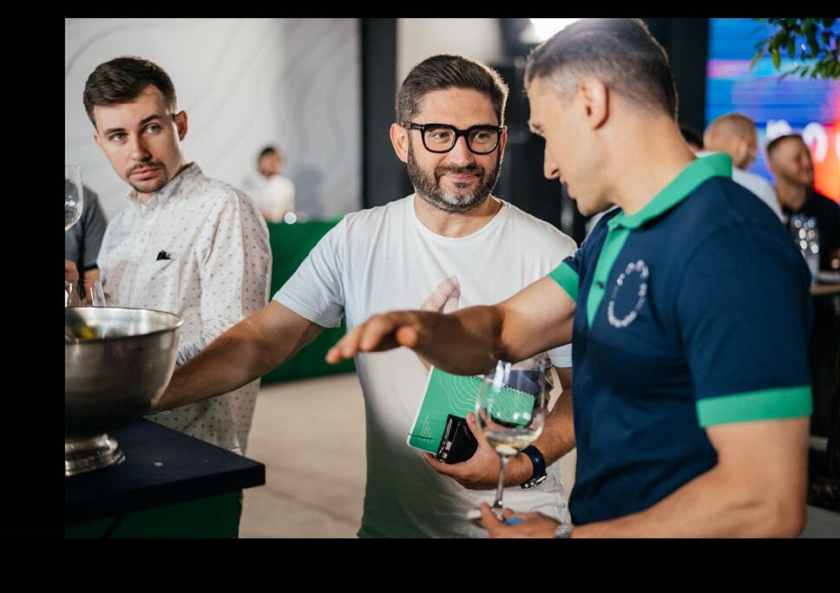 Roots 烏克蘭進口葡萄酒公司vi設計，梯田線條元素