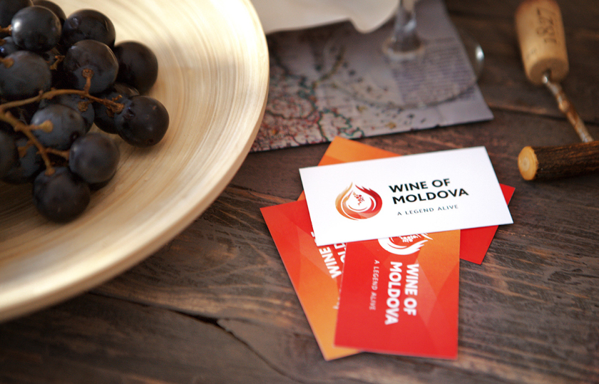 摩爾多瓦釀酒師協會logo設計“地圖+酒滴+葡萄+白鸛展翅+火”