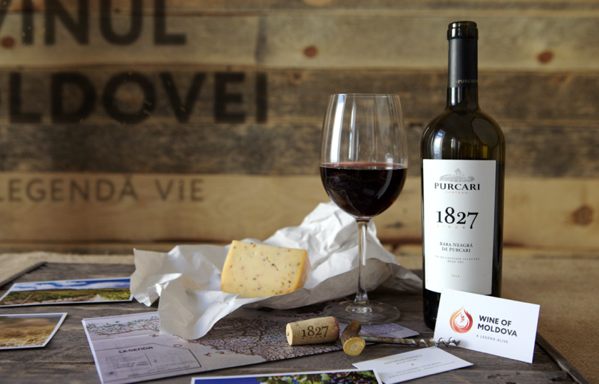 摩爾多瓦釀酒師協會logo設計“地圖+酒滴+葡萄+白鸛展翅+火”