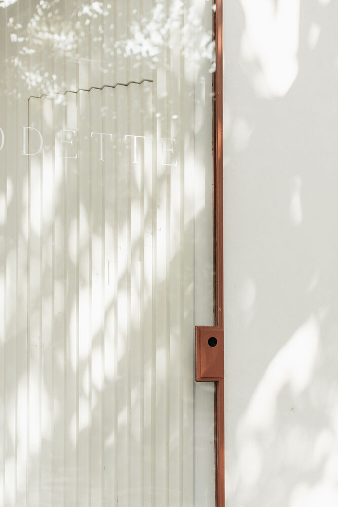 35平三角形小型面包店店鋪空間設計，優雅精致的土紅色設計