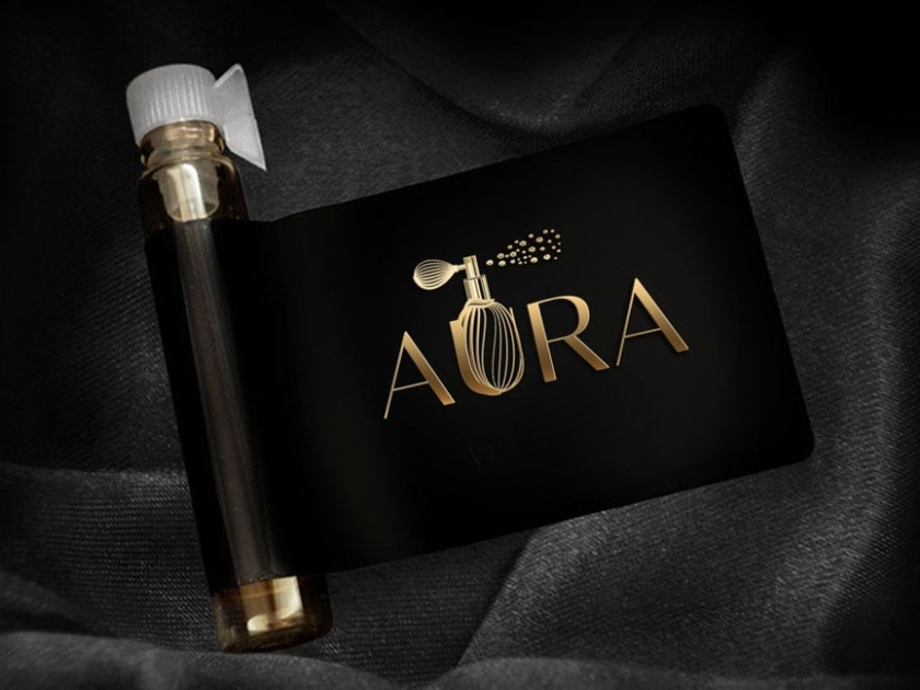 右圖：帶有金色字體的香水標志設計