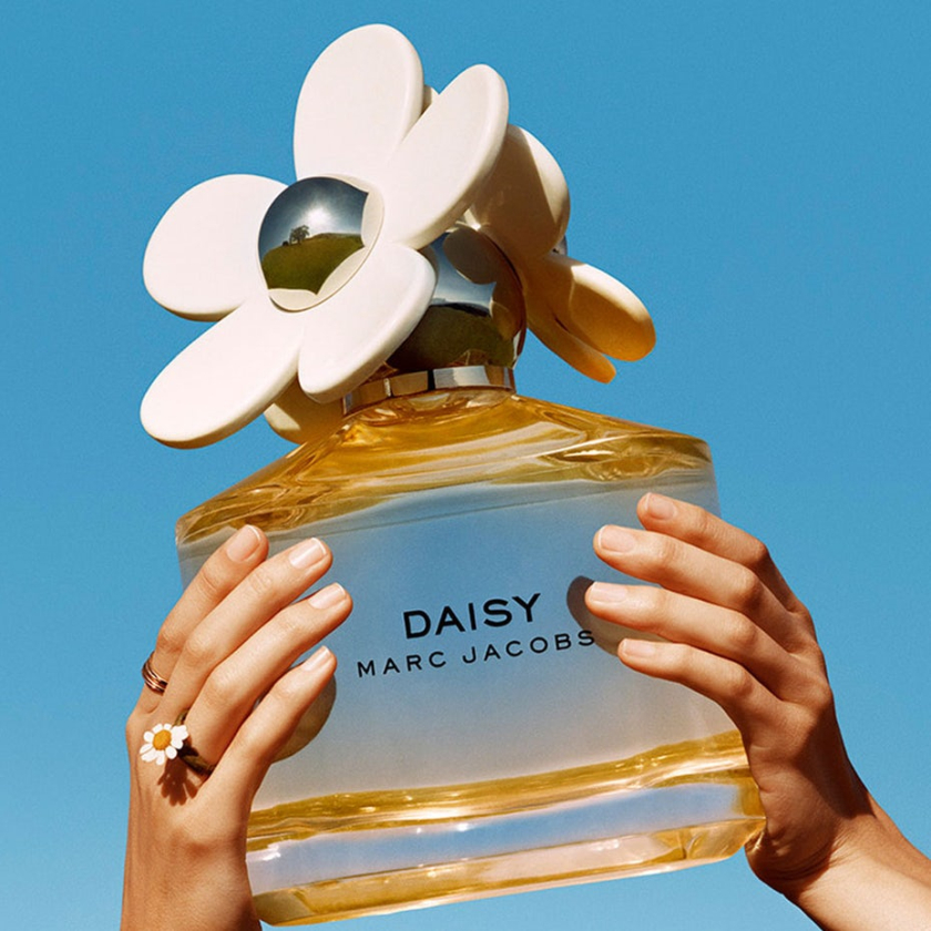 Marc Jacobs Daisy 香水瓶型設計的照片