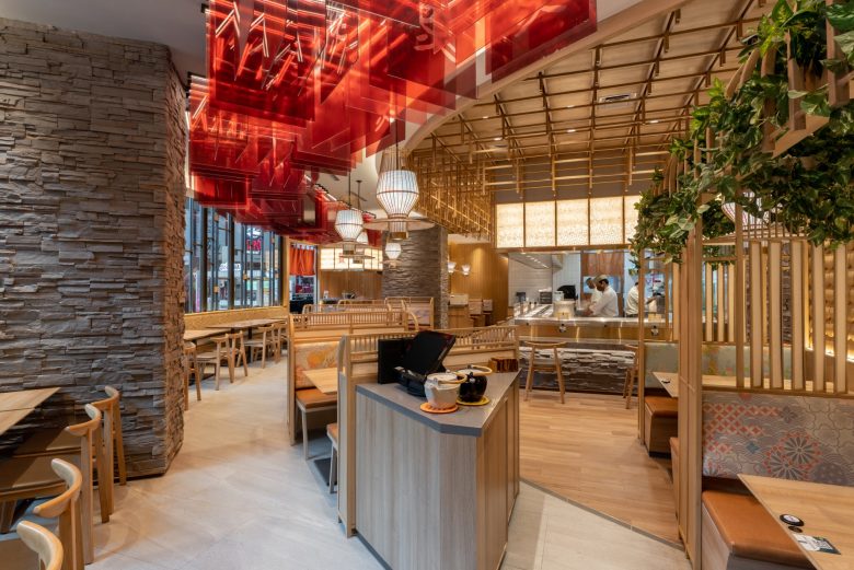 Sushi Tei 日式壽司餐廳餐飲店鋪室內(nèi)空間設(shè)計(jì)“自然原木喜慶”風(fēng)格